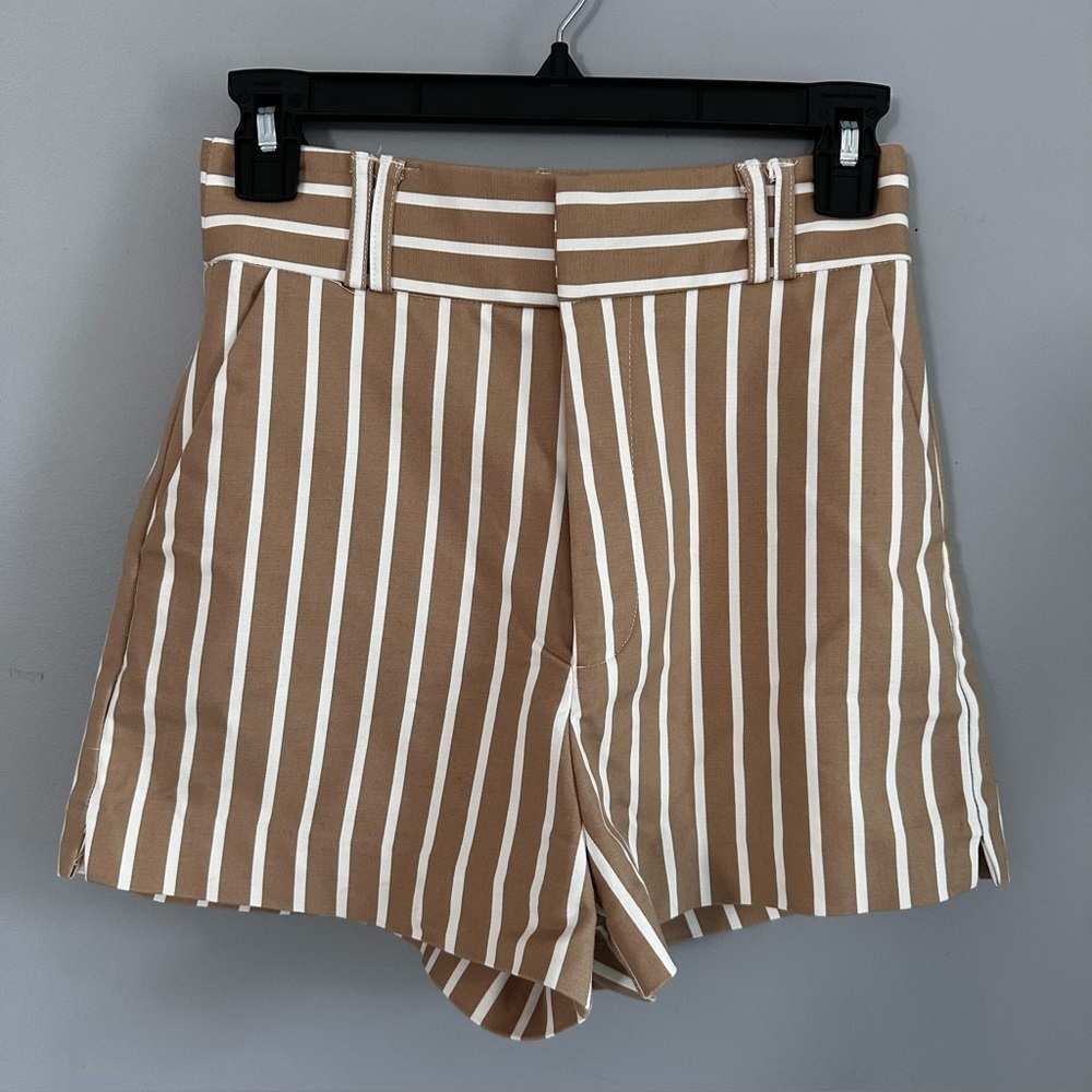 STRADIVARIUS l Tan & White Striped Tailored Shorts, High Rise, Pockets Size 4